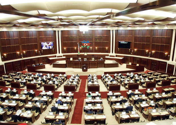Deputatların pensiyası artırıldı