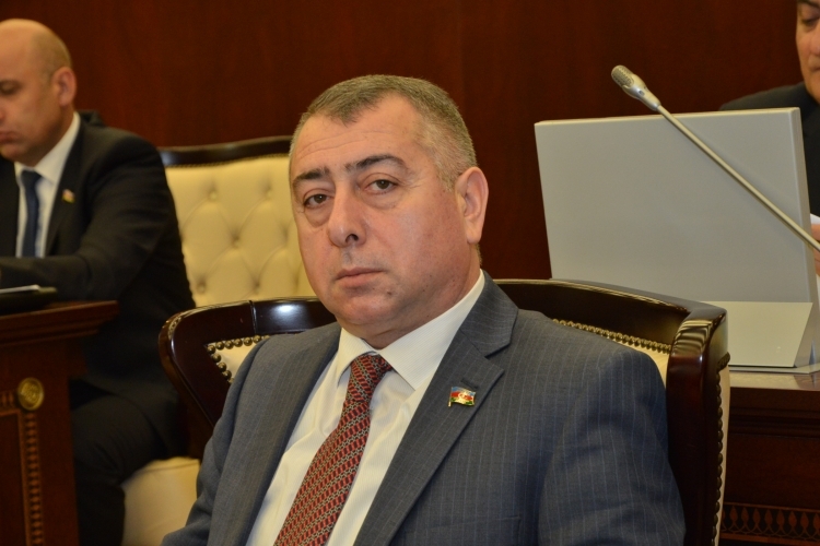 Deputat vəsiqəsini borc üçün girov qoyan millət vəkilinə TÖHMƏT verilə bilər