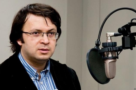Emin Milli Fuad Qəhrəmanlının həbsini tələb edir