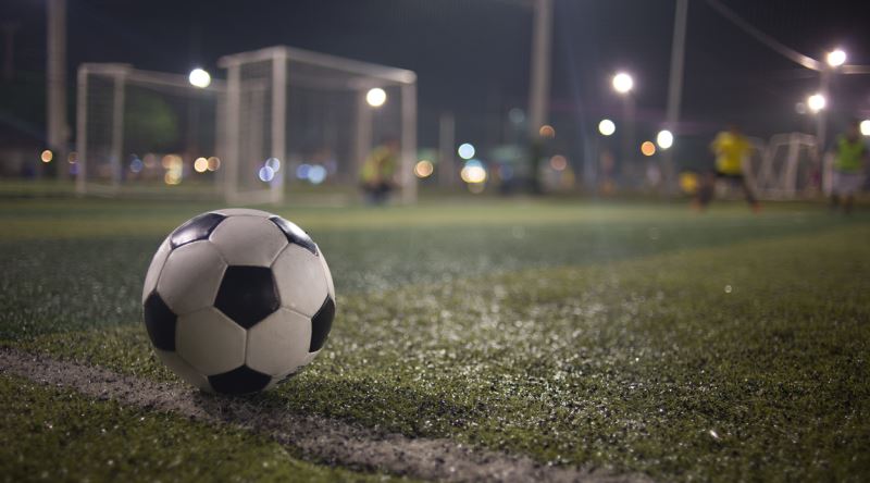 Bakıda futbol oynayan gənclərin başına iş gəldi: Pullarını, telefonlarını belə oğurladılar (VİDEO)