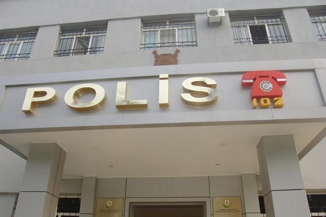 Bakıda yol polisinə əl-qol atan müğənni həbs edildi - FOTO