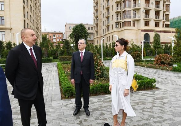 İlham Əliyev və xanımı yeni parkın açılışında - FOTO