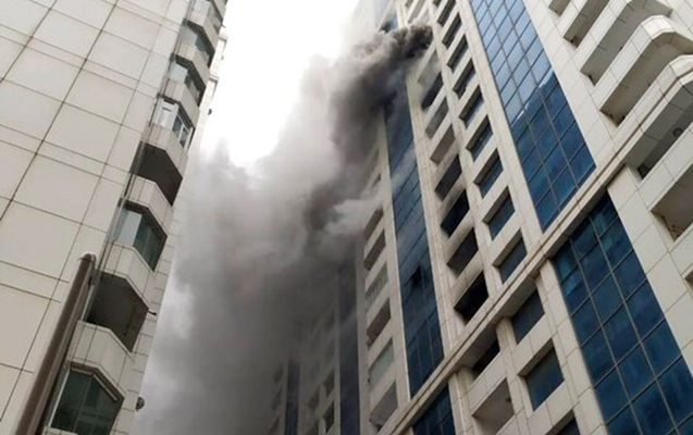 Bakıda çoxmərtəbəli binada yanğın - Yenilənib