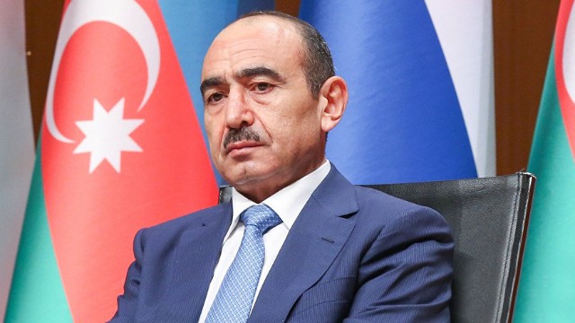 Əli Həsənov müəllimləri təbrik etdi: "Lazımi qərarlar qəbul ediləcək"