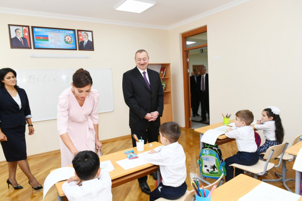 "Müəllimlik olduqca hörmətli peşədir" - Mehriban Əliyevadan təbrik
