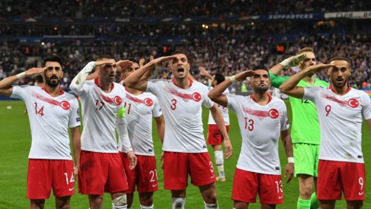 UEFA Türkiyə millisinə intizam işi açdı - əsgər salamına görə