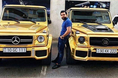 “26-lar" kafesinin sahibinin oğlu bıçaqlandı: Öz dostu tərəfindən