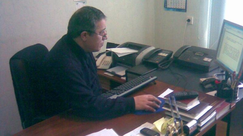 Bakıda prokurorluq əməkdaşı qəfil vəfat etdi - AVTOMOBİLDƏ KEÇİNDİ - FOTO