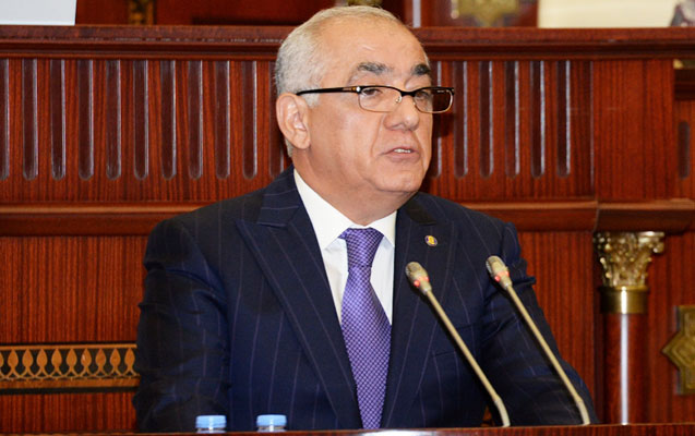 Əli Əsədov köməkçilərini işdən çıxardı