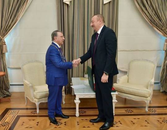 İlham Əliyevdən Ramiz Mehdiyevə: "Artıq yaşınız səksəni keçib və deyirdiniz ki, gərək gəncləri irəli çəkək"
