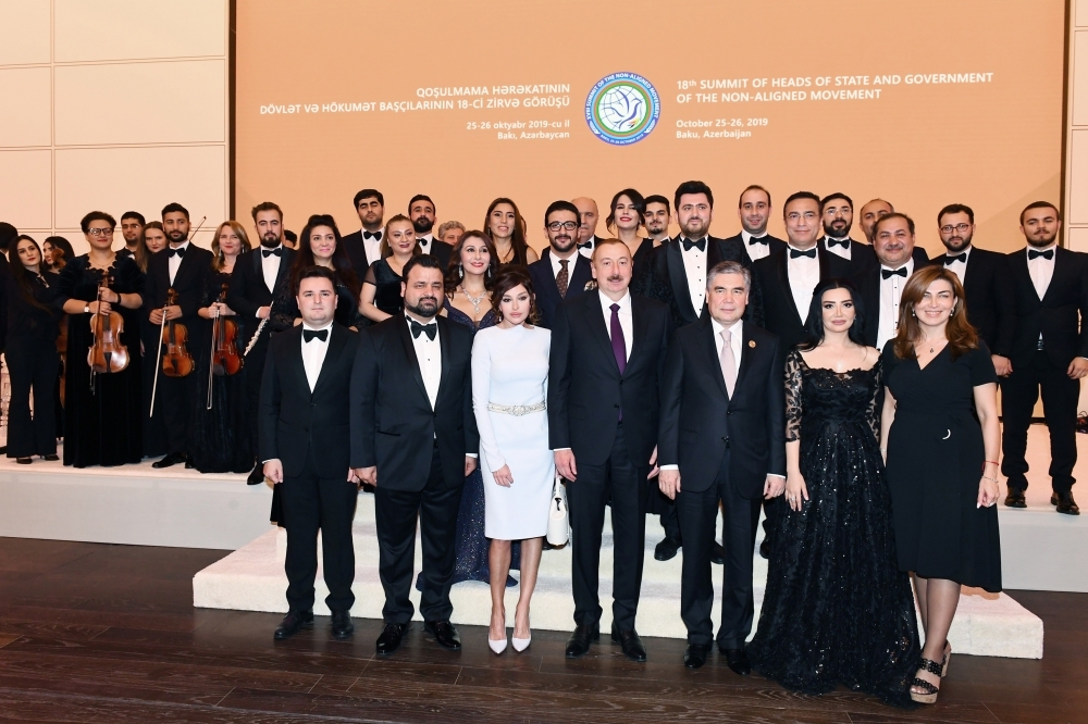 Dövlət və hökumət başçılarının şərəfinə rəsmi ziyafət verilib - FOTO