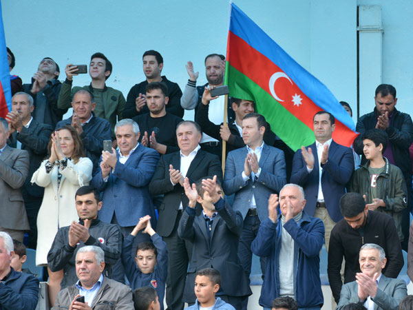 Futbol Şamaxıya qayıtdı: Rəsmilər oyunu izlədi - FOTOLAR