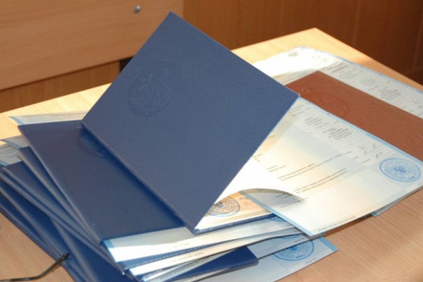 Azərbaycanda saxta diplomlar verən dəstə üzvləri həbs olundu
