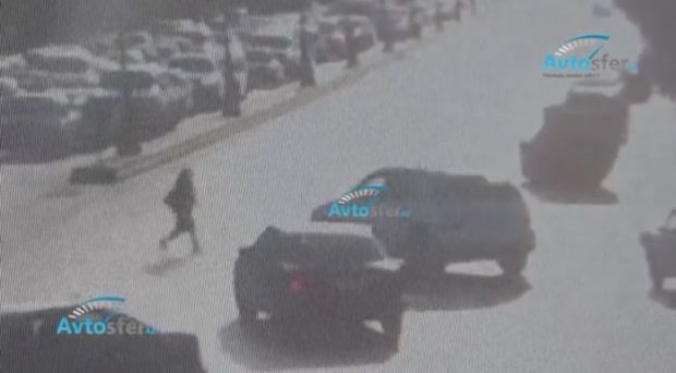 Bakıda “Opel” qırmızıda keçdi, qəza törədib aşdı - ANBAAN VİDEO