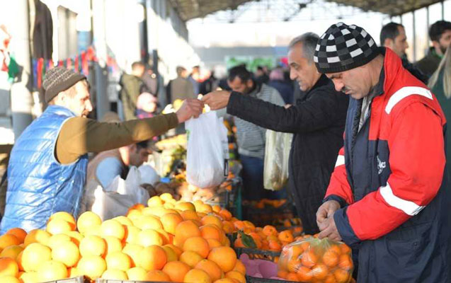 Bazarda halı pisləşən 78 yaşlı kişi öldü