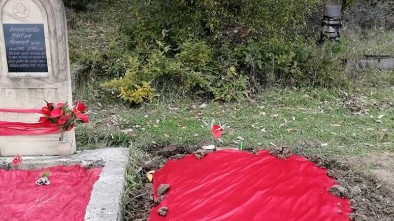 Azərbaycanda insanı sarsıdan olay - Nişanlı gənclər yanaşı dəfn edildilər - FOTO