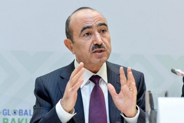 “AXC dövlətin əsas qanunu qəbul edə bilməmişdi”