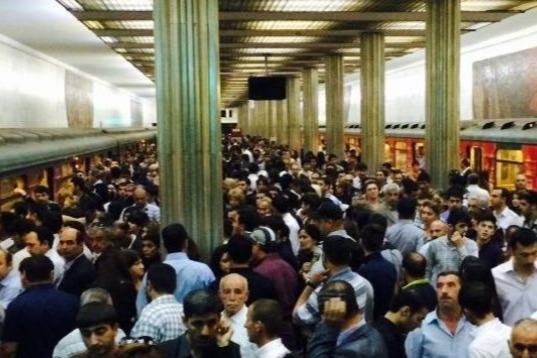 Bakı metrosunda sıxlıq yarandı - SƏBƏBİ İSƏ...