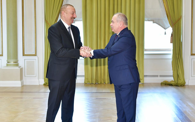 İlham Əliyev görüşlər keçirir - Foto