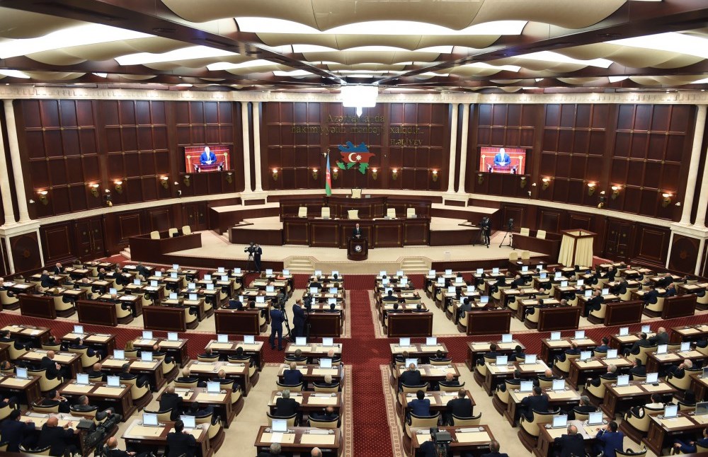 Deputat: "Uşağa görə verilən birdəfəlik müavinət 200 manatdan 500 manata qaldırılmalıdır"