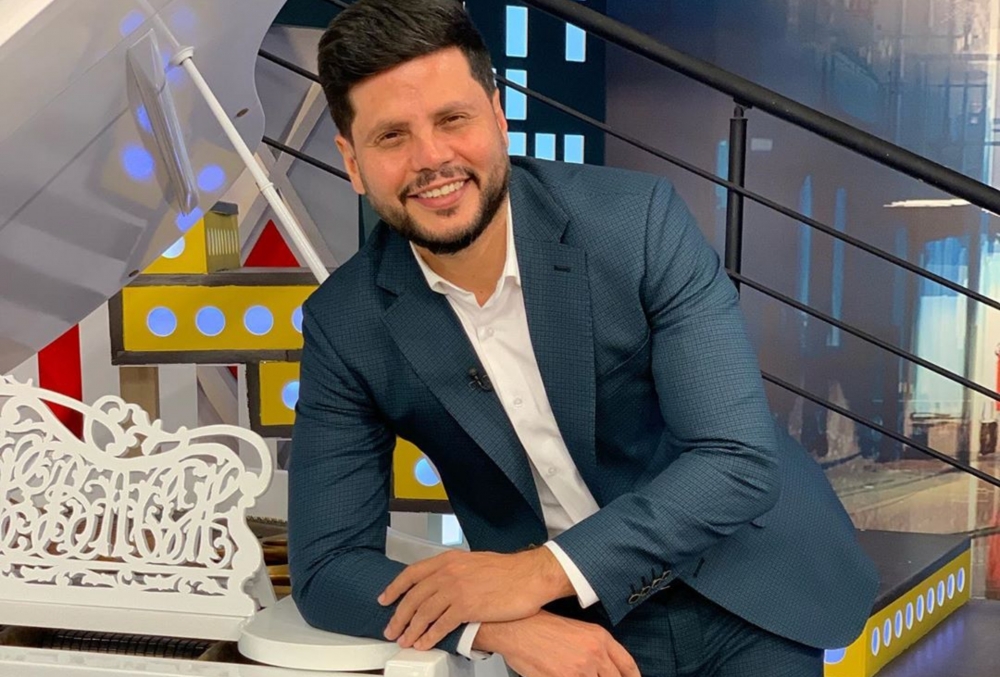 "Müğənnilər evli kişilərlə gəzir, ailə dağıdırlar"