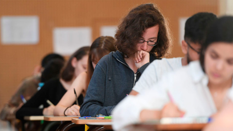 Bu universitetin tələbələrinə şad xəbər: Yeni təqaüd təsdiqləndi