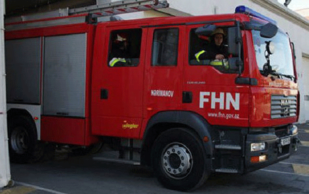 Bakıda binada yanğın, 5 nəfər təxliyə edildi
