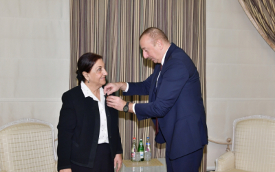 Prezident Dilarə Seyidzadəyə orden təqdim edib - FOTOLAR