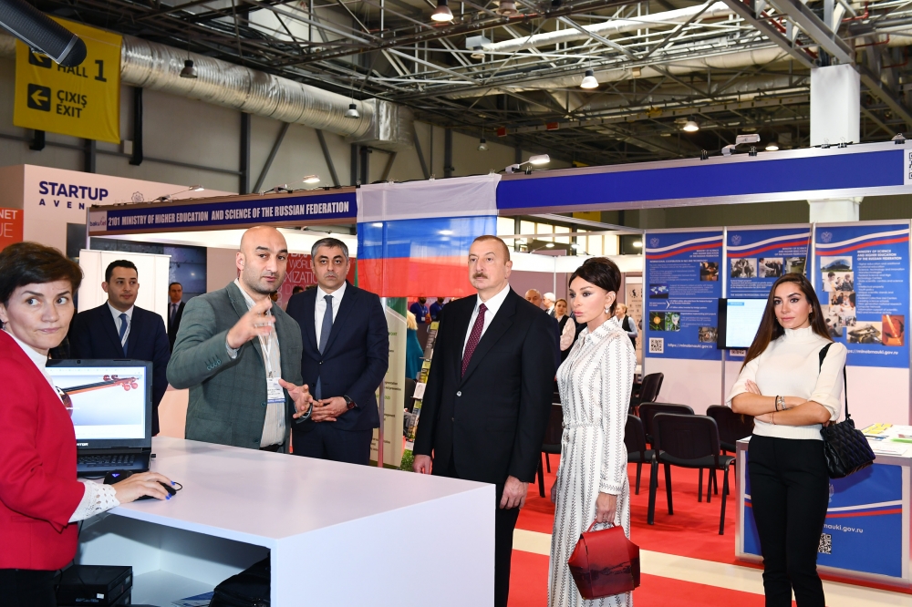 İlham Əliyev və xanımı “Bakutel-2019” sərgisində - FOTOLAR