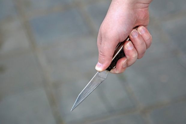 Gecəyarısı iştaha gələn tələbə özünü qana boyadı