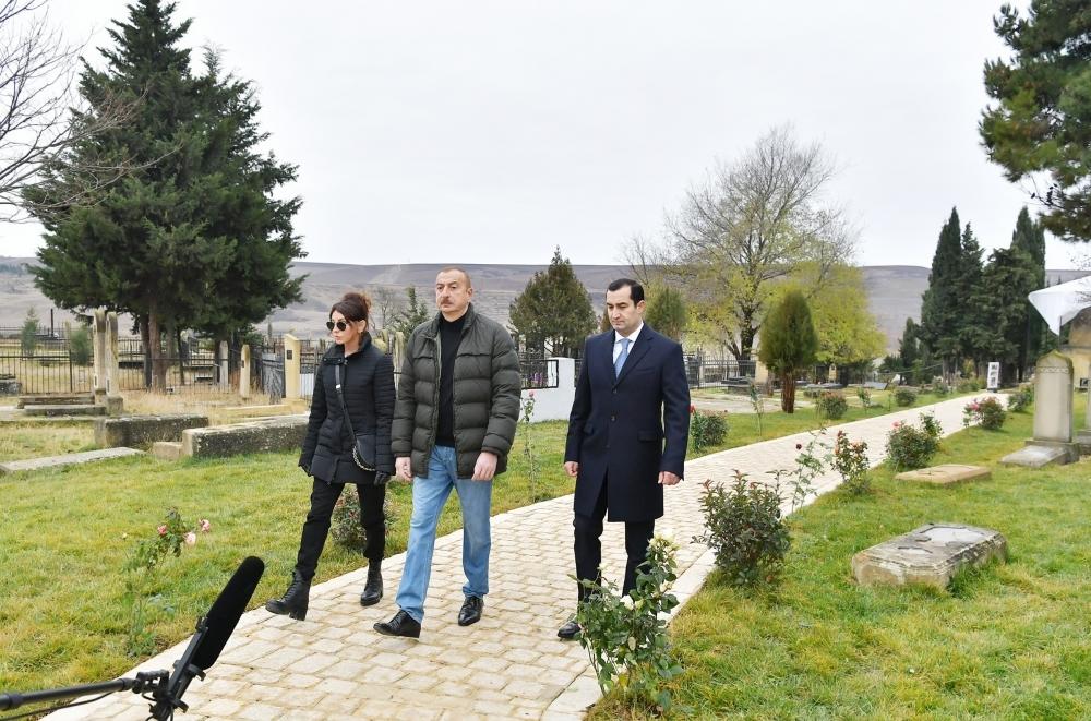 Prezident və birinci xanım Şahxəndan türbəsində - Fotolar