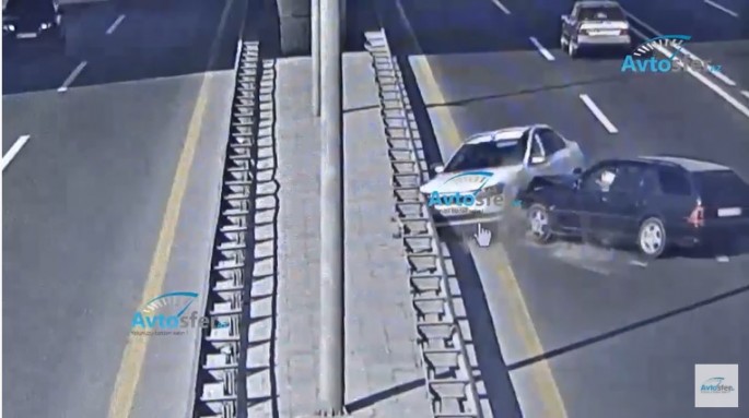 Aeroport yolunda ağır qəza: İki maşın toqquşdu - ANBAAN VİDEO