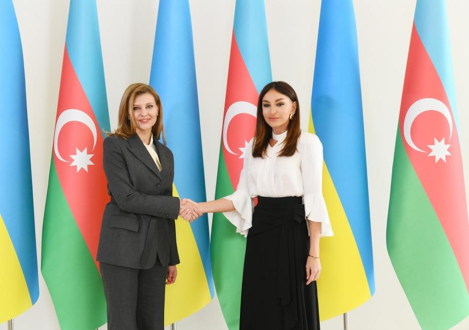 Mehriban Əliyeva Ukraynanın birinci xanımı Yelena Zelenskaya ilə görüşdü - FOTO