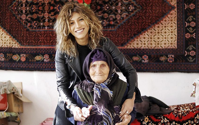 “Evin döşəməsi yoxdur, Əsmər nənə palçığın içində yaşayır” - Röya icra başçılarına səsləndi