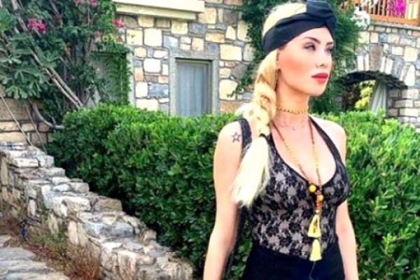 Yolkanın yanında bikini ilə poz verdi - FOTO