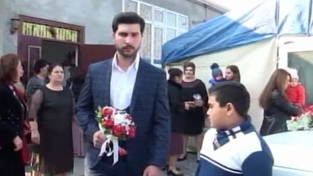 Düşmən təxribatının qarşısını alarkən doqquz dəfə yaralanan qazinin toyudur - VİDEO