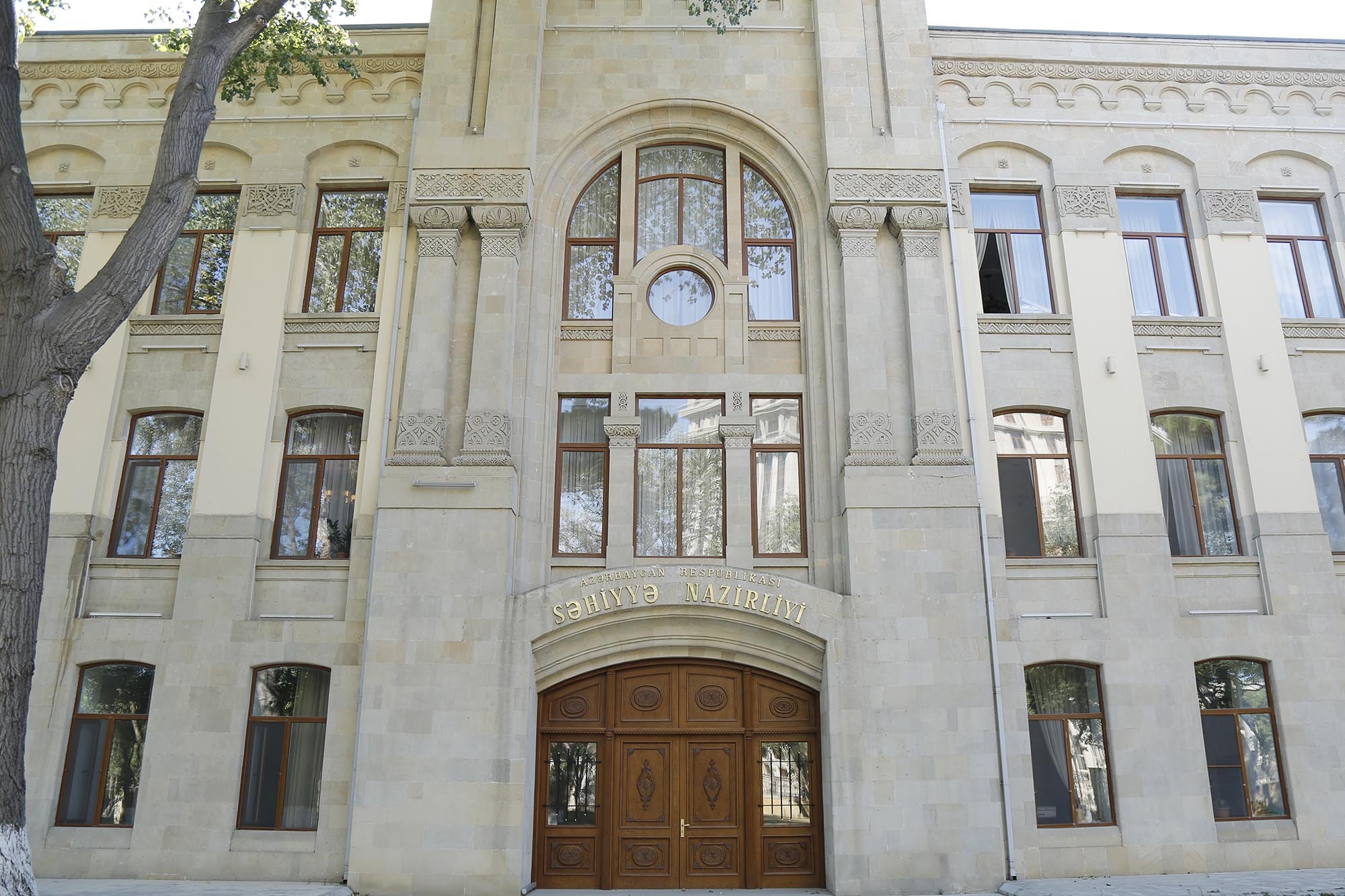 Səhiyyə Nazirliyindən Bakıdakı silahlı insidentlə bağlı - AÇIQLAMA