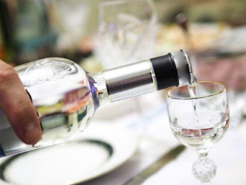 Ölümlərə səbəb olmuş içkinin markası və onu satan restoranlar müəyyən edildi: "Baku City"