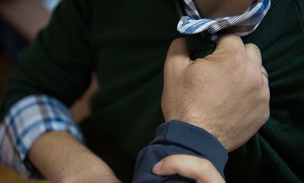 Ona “gey” deyən tanışlarını öldürdü