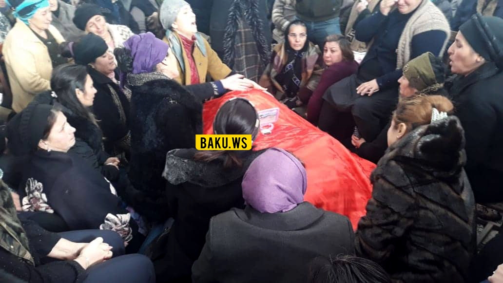 Cəsədi yandırılan 10 yaşlı Nərmin dəfn edilir - FOTO