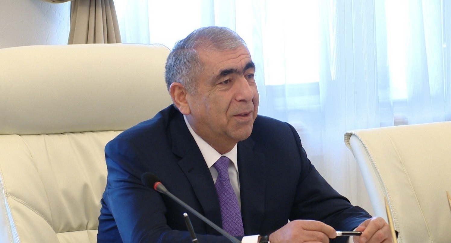 Saleh Məmmədov: "Yollarımız Çin istehsalı yük avtomobillərinə görə sıradan çıxır"
