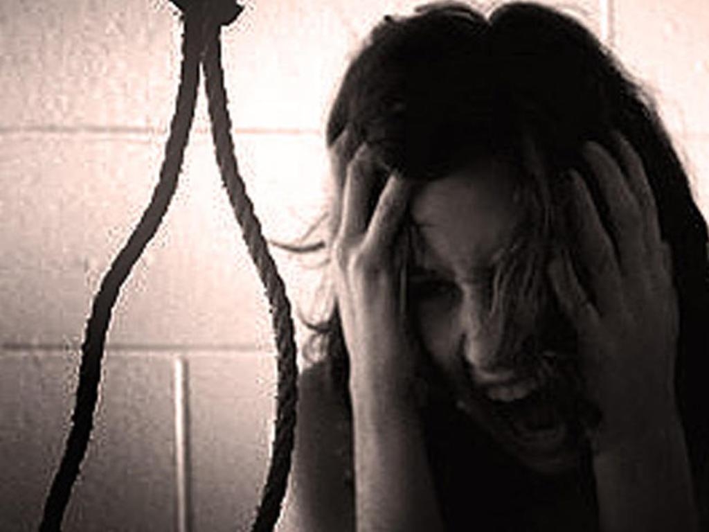 QİÇS xəstəsi olan qadın özünü öldürdü