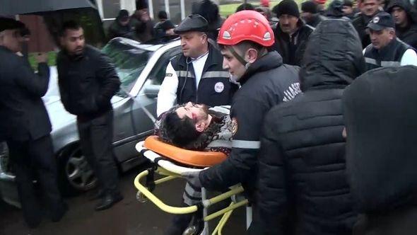 Azərbaycanda ağır qəza - Sürücü əzilmiş maşının içərisində qaldı - FOTO