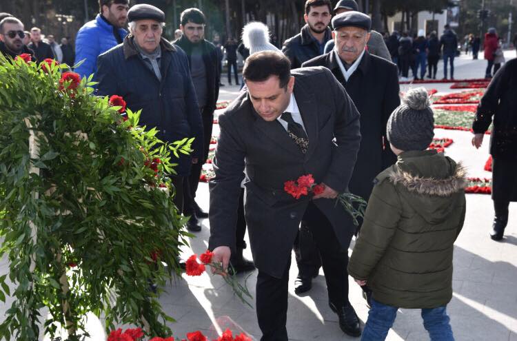 Elnur Abbaszadə qərargah üzvləri ilə şəhidlər xiyabanını ziyarət edib – FOTO