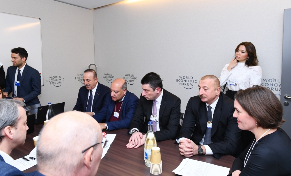 İlham Əliyev Davosda iclasda iştirak edib