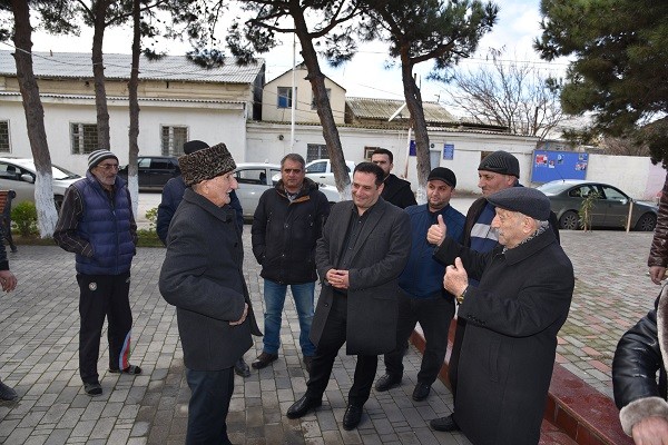 “Bizim qayğılarımız eynidir,birlikdə həll edəcəyik” - Elnur Abbaszadə seçicilərlə görüşdü – Fotolar