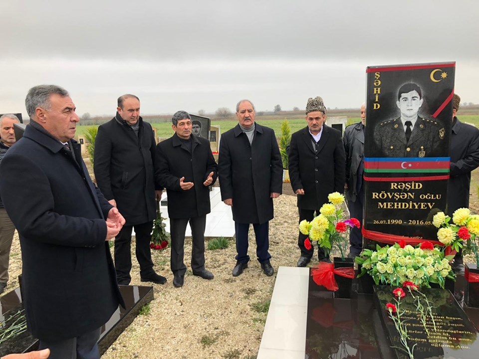 "Oğlum da deputatlığa namizəd olsaydı, yenə sənə səs verərdim" —  FOTOLAR + VIDEO