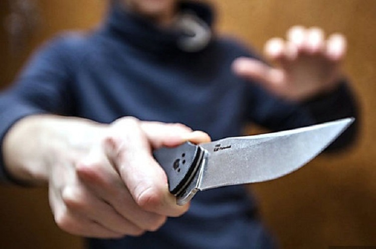 Bakıda qanlı hadisə: 30 yaşlı oğlan iki tanışını bıçaqladı