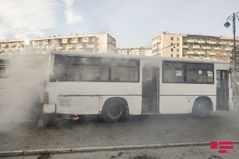 Bakıda 2 avtobus toqquşdu - çox sayda yaralı var