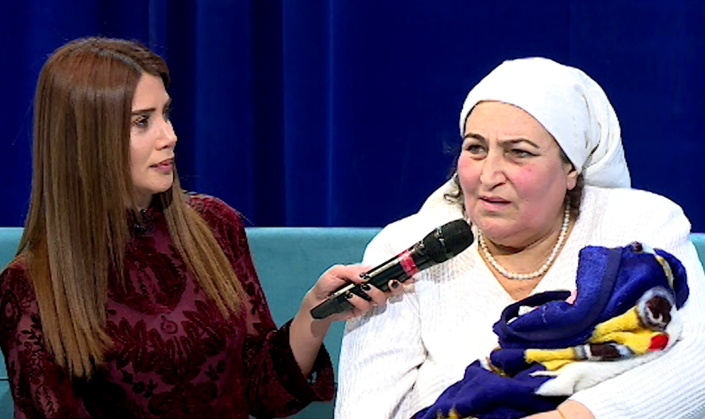 62 yaşında ana olan müğənni: Hələ də şokdayam - VİDEO